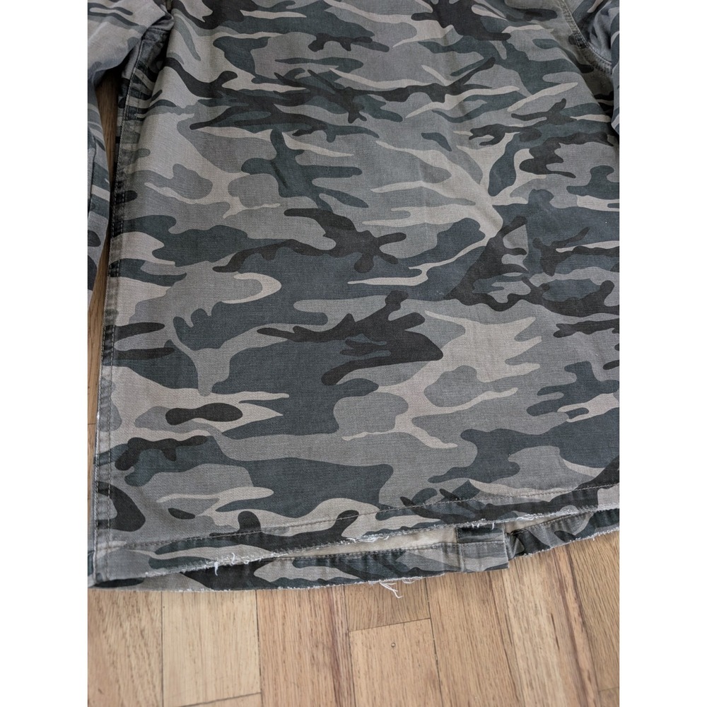 Lulus Camo Chore Jacket Shacket Lightweight Distressed Long Sleeve Womens Medium - Picture 15 of 16